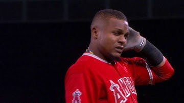 LAA@SEA: Aybar singles, endures a collision at first