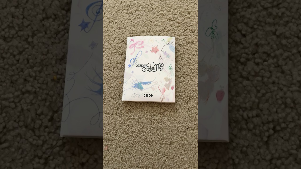 ILLIT’s “Super Real Me” Weverse Album Unboxing! 