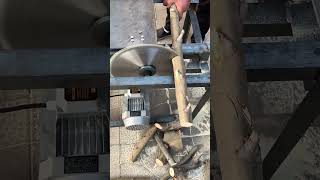 Pushing a wooden log using an automatic table saw machine quickly and efficiently #cuttingskills