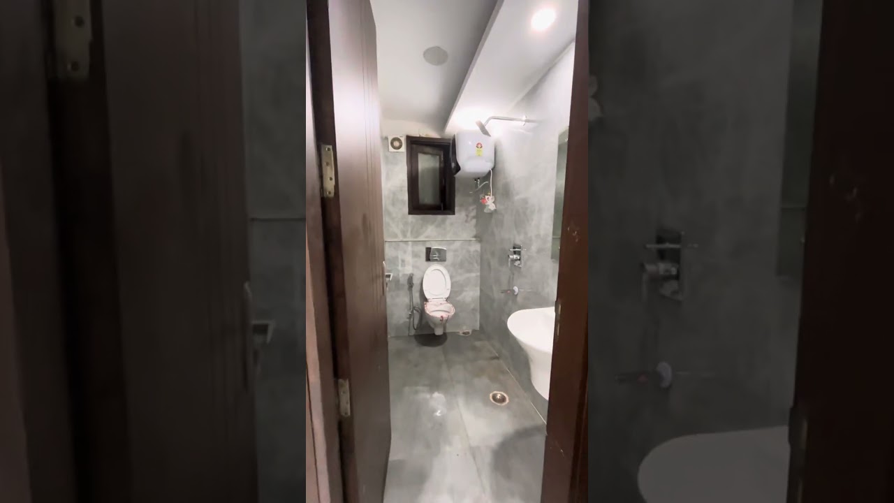 2bhk flat luxurious home  society gated Park freedom fighter, Saket for sale, ￼