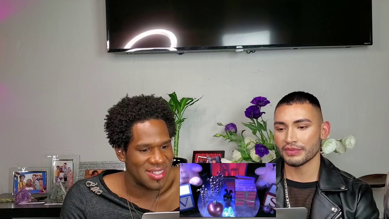 Supermodel vs. Instagrammer on the Runway REACTION Video!