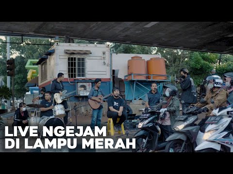 Ngejam bareng pengamen di lampu merah