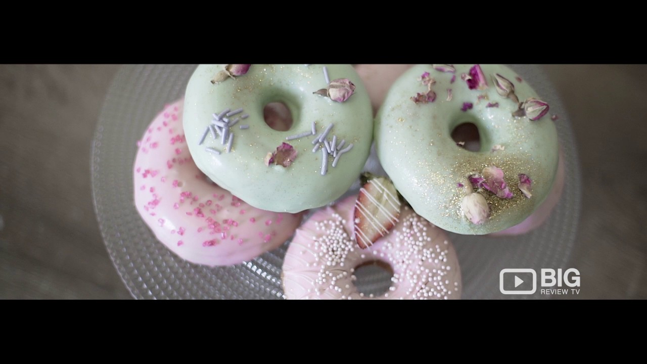 Strawberries & Co. Dessert Shop in Sydney offering chocolate dipped