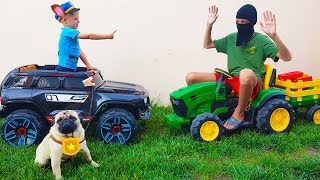 Max an Nikita play with Police Car