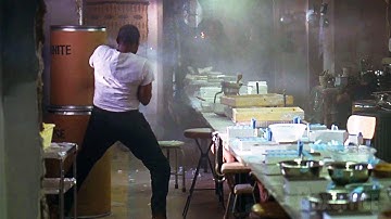 ドラッグハウスへの襲撃 | アメリカン・ギャングスター | 映画シーン