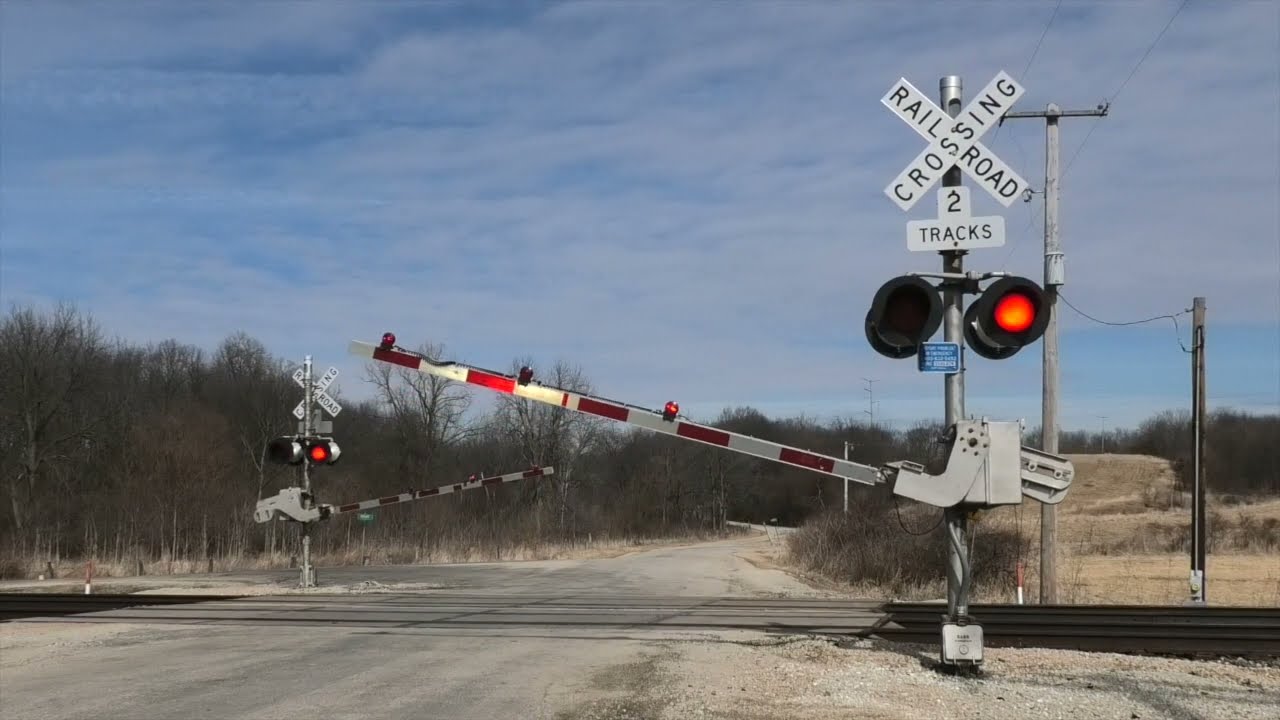 BNSF 9132 East in East Galesburg, IL 3/1/22 YouTube