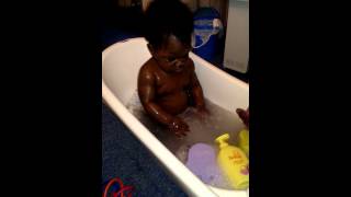 Jivano taking a shower (playtime) 21-4-2014