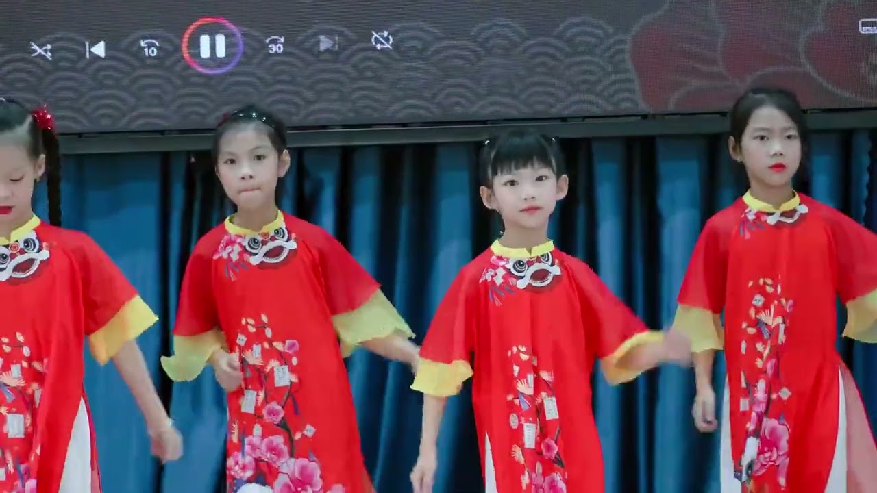 Liên khúc  Xuân ơi Xuân đến rồi   Tết Tết Tết Tết rồi do các em học sinh lớp 2A thể hiện… Xem thêm