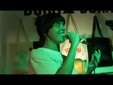 Assista a Le Parody "Blacaut" en directo en Discos Bora-Bora. no YouTube