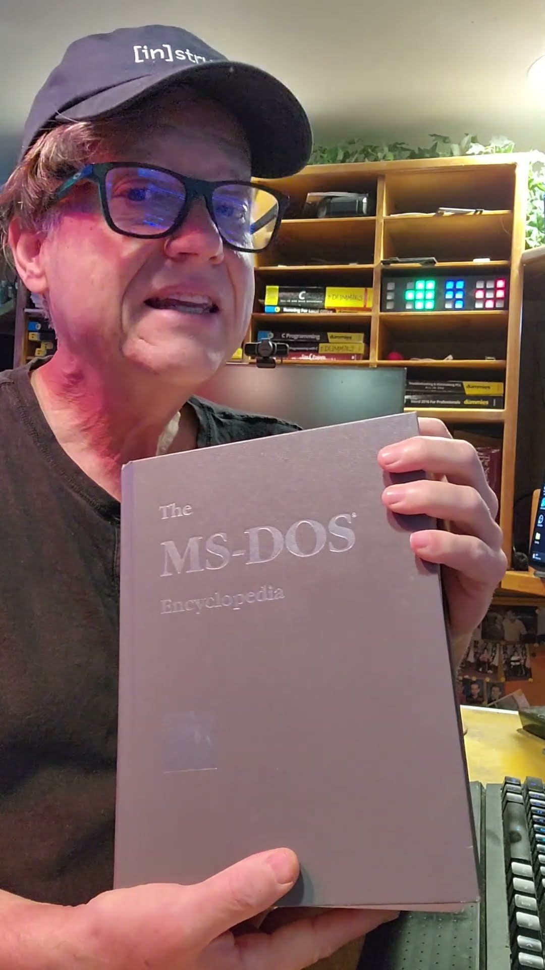 The MS DOS Encyclopedia - YouTube