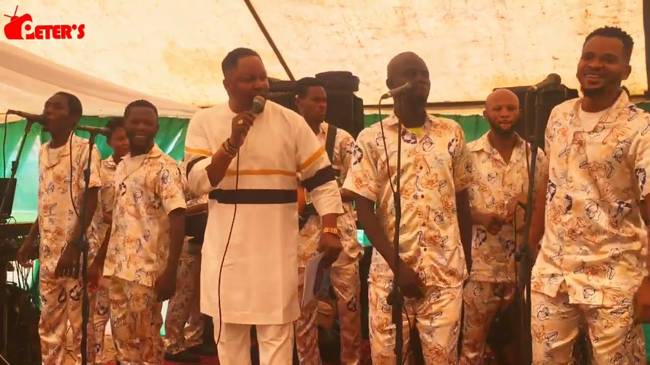 SEGUN NABI LIVE ON STAGE WITH ANOTHER GREAT VIBES AT BURIAL CEREMONY