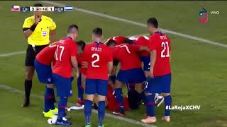 Niño entra a la cancha durante partido Chile vs Honduras para pedir la camiseta de Alexis Sánchez