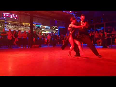Rafael Bittencourt y Roxane Camargo Viejo porton - Istanbul 2017