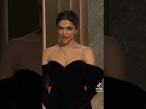 أجمل مقدمة جوائز في نظري ديبيكا بادكون Deepikapadukone Bollywood Srk اكسبلور