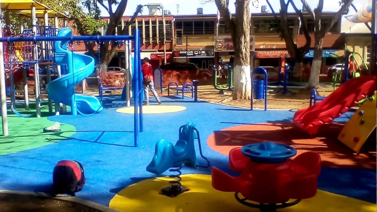 Parquecito infantil en el parque Alberto Manuel Brenes san ramón costa rica