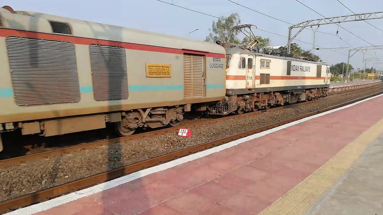 22194 Gwalior-Daund Jn Weekly SF Express Speedily Skips Vadgaon - YouTube