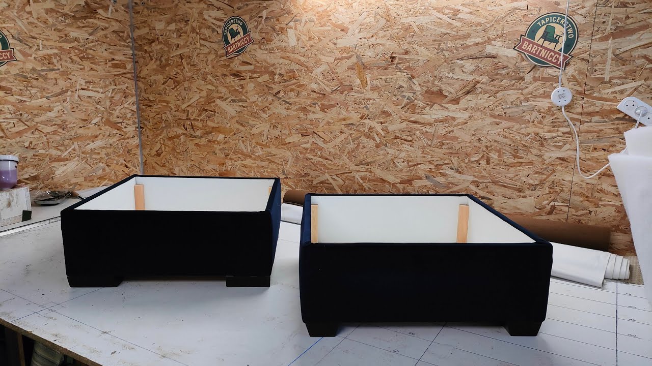 Wymiata tkaniny na skrzyni pufy