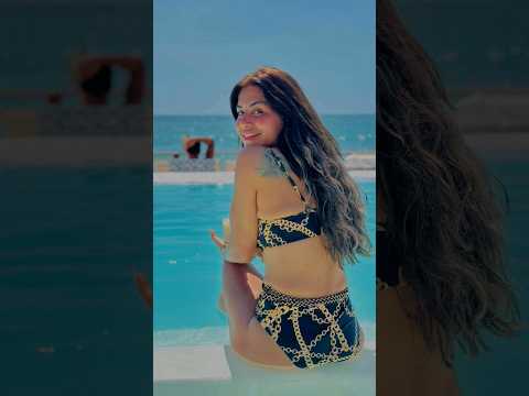 الشقية الجذابة منة فضالي فنانات العرب نجمات الفن مشاهير مصيف بكيني ترندات ترند ممثلة مصرية