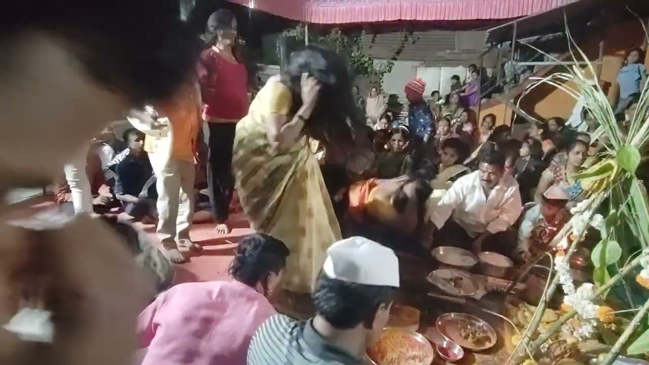 साजणी बहिणी आठवा कान्हा देवीची वारी
