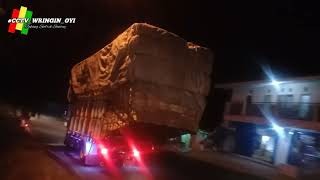 VIRAL !!! jam panas truk gayor SANTRI PAMAN oleng parah di jalur wringin