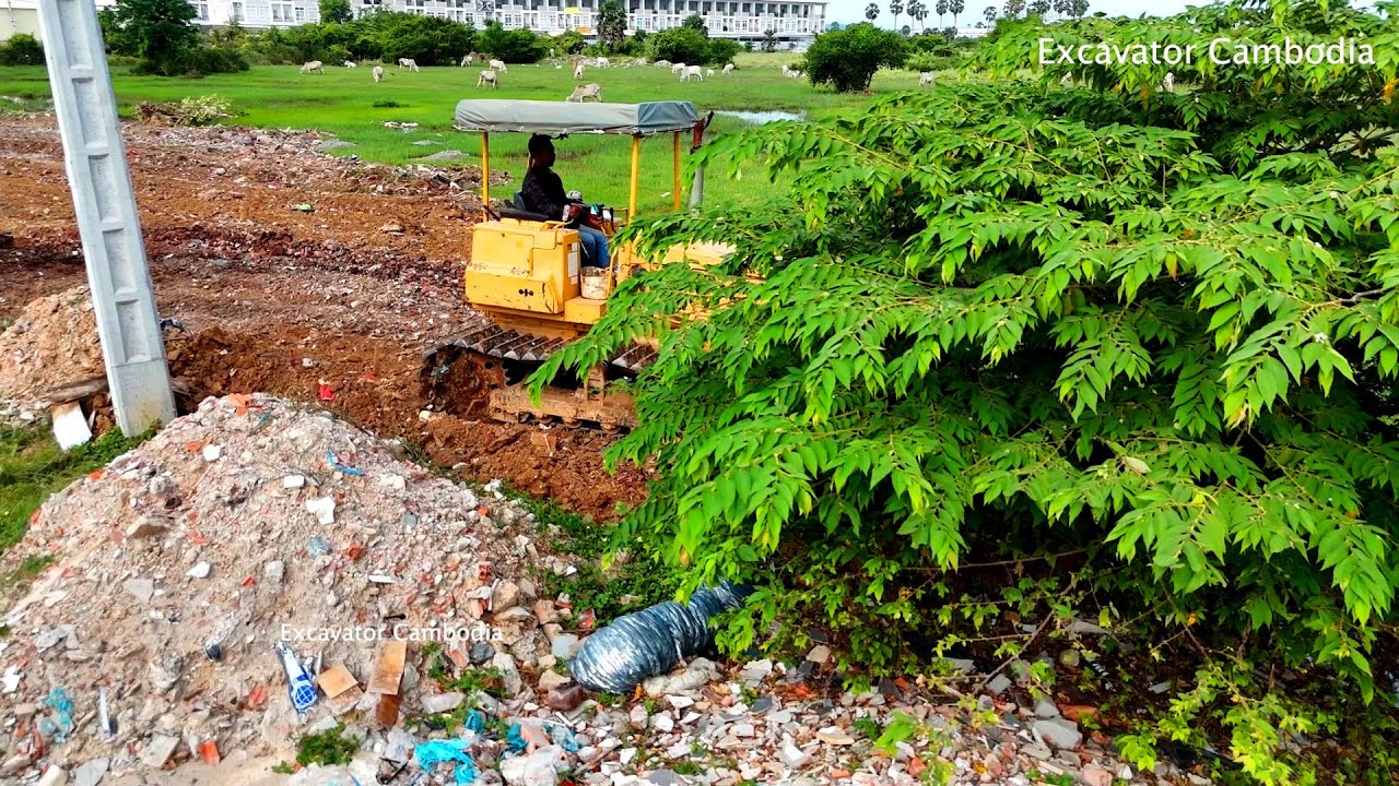 Great Best Mini Trucks Unloading Soil And Small Bulldozer Mitsubishi Pushing Landfill
