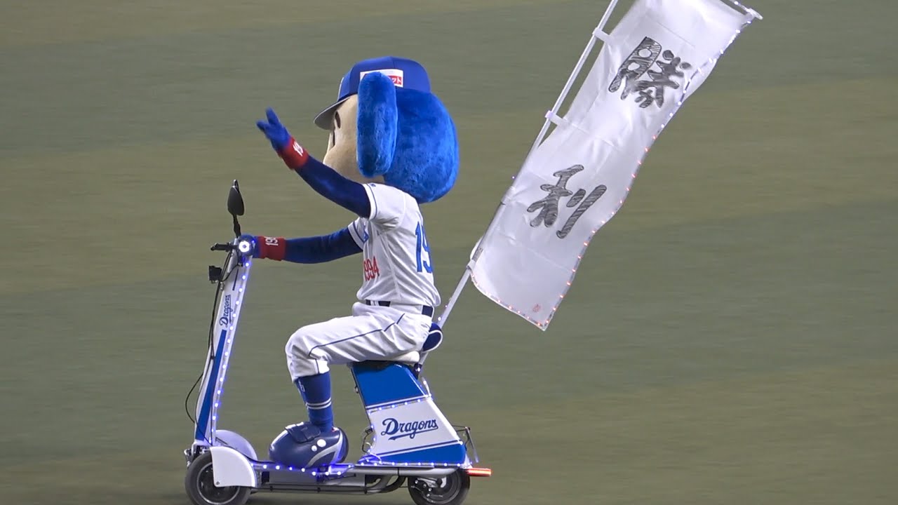 ドアラの痛車2023ver.が遂にお披露目！暴走族風の手書き旗を搭載（笑