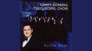 Video thumbnail of "Oslo Gospel Choir - En Stjärna Lyser Så Klar"