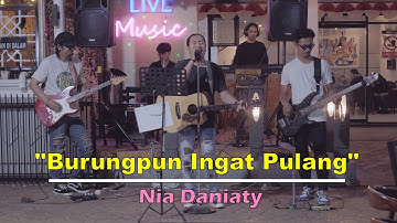 Burungpun Ingat Pulang - Nia Daniati ( Cover ) | Dua Hati Coffee and Kitchen Music