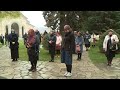 Новые правила поведения в грузинских храмах - верующие соблюдают дистанцию