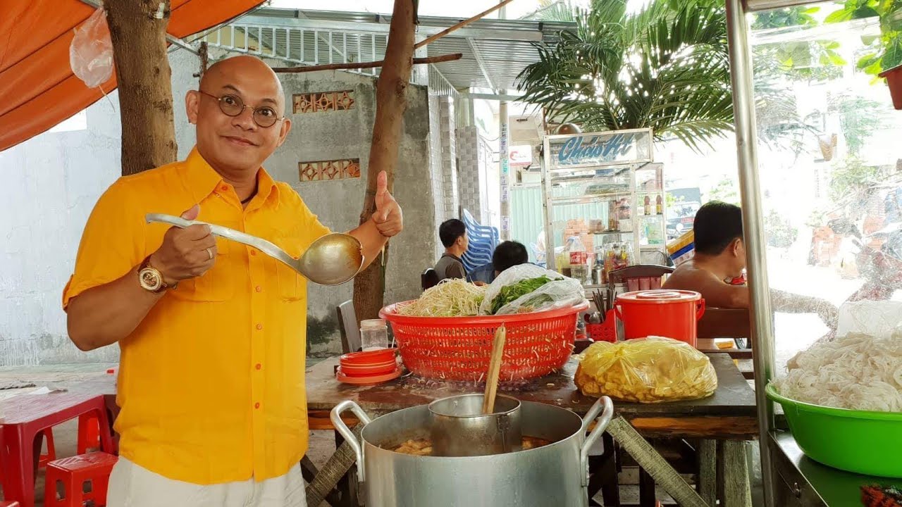 Food For Good Eps 82: Chiếc vá múc nước lèo bún riêu độc nhất mà bảo tàng thế giới săn lùng ở đâu ? - YouTube