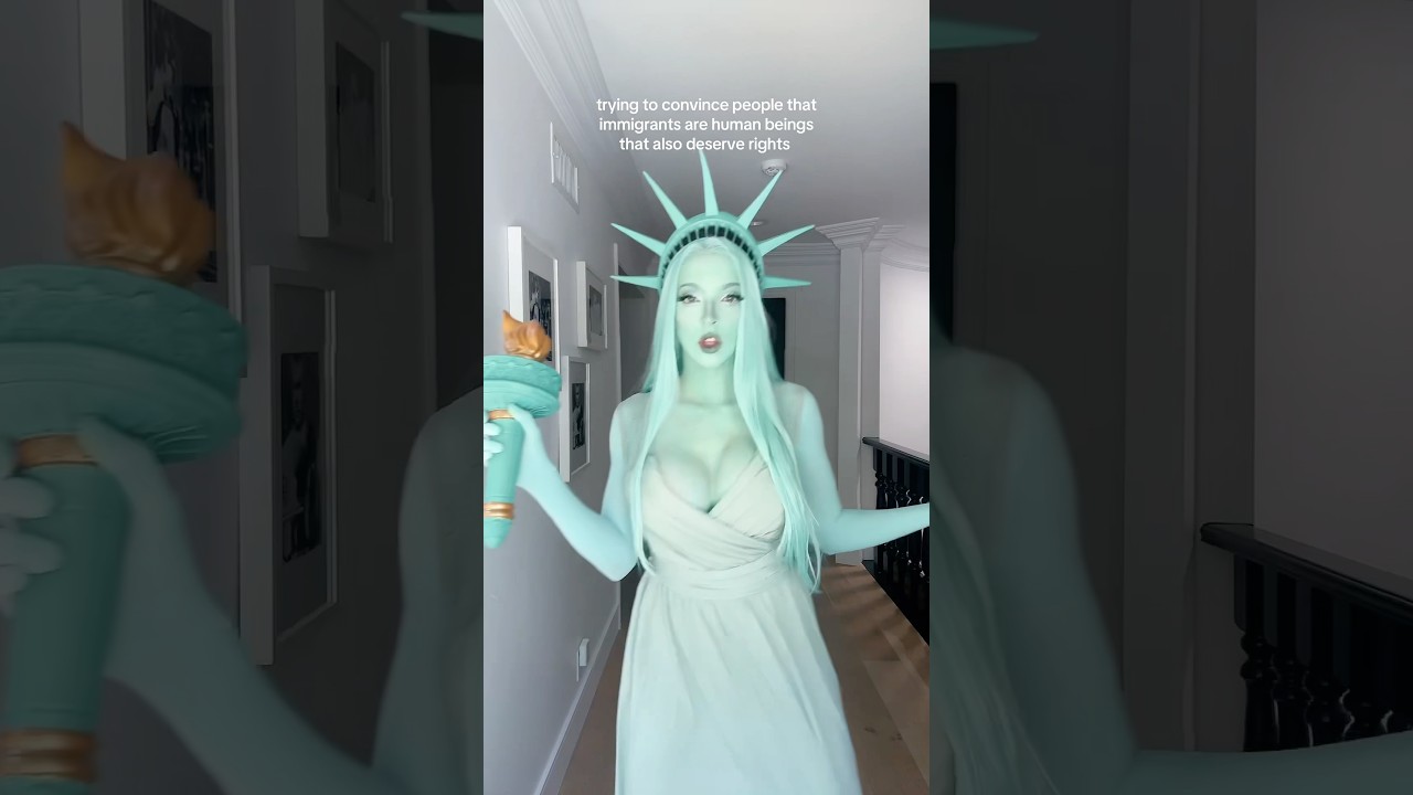controversial? 🤫 #statueofliberty #cosplay #cosplaygirl