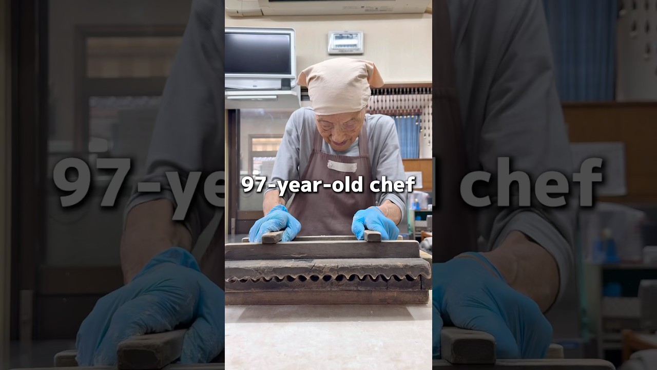 Handmade dumplings made by a 97-year-old cook#shorts #japanesefood