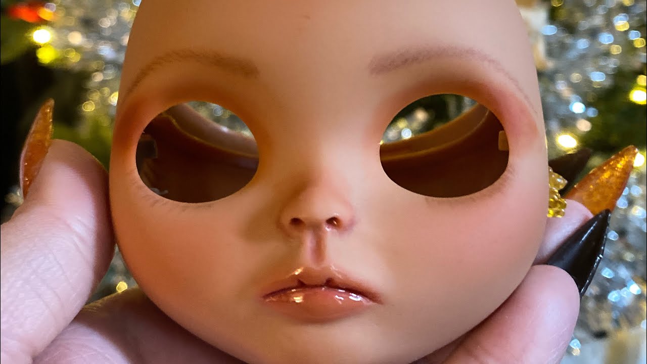 My experience on creating my first ever customized Blythe doll. ￼