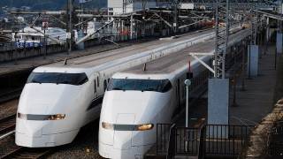 圧巻サウンド300系同士が追い抜き競演 新尾道駅　Japanse Superexpress 300