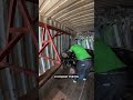 Как загружается сборный контейнер с запчастями