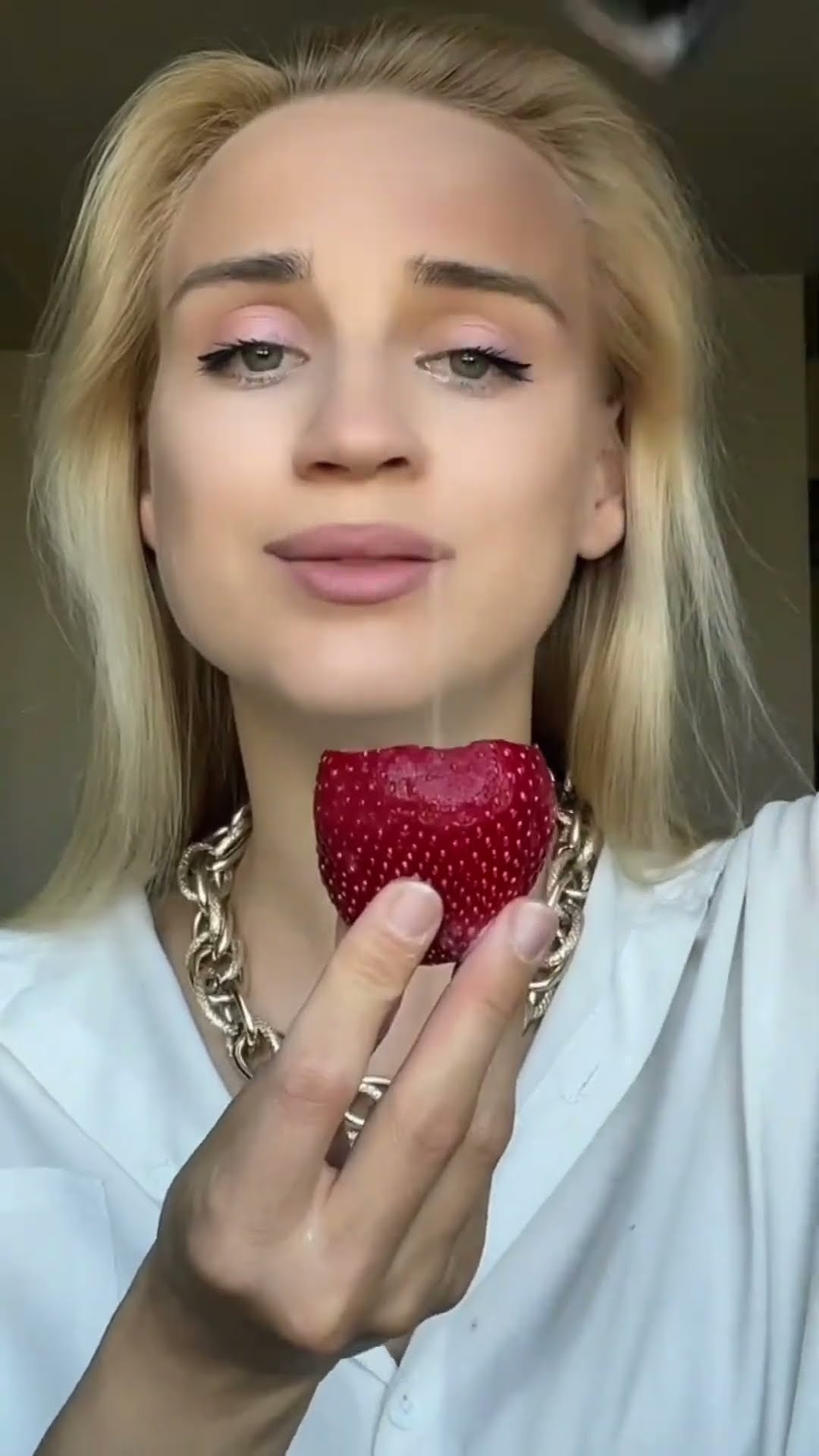 Strawberry Coffee ? ☕️ #food #asmreating #fruit #coffee