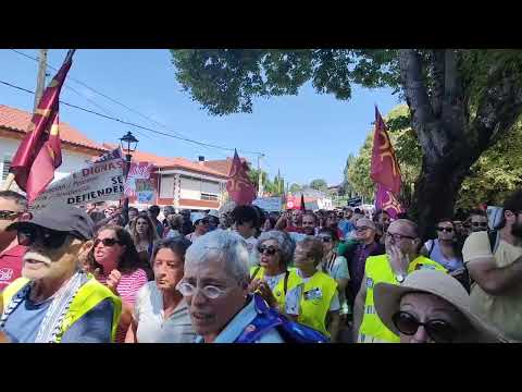 M&aacute;s de medio millar de personas se manifiestan en Puente San Miguel contra el modelo tur&iacute;stico