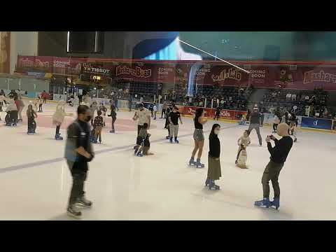 DUBAI MALL ICE RINK