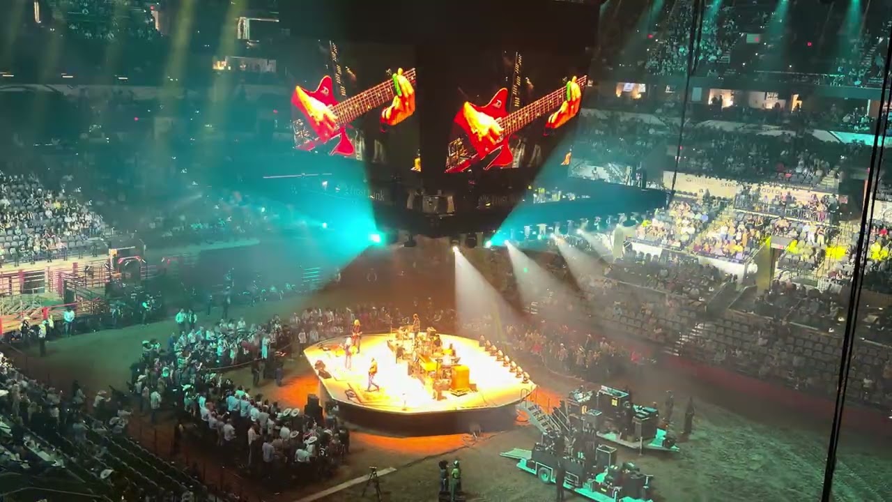 Sheryl Crow -- All I Wanna Do - Frost Bank Center (Rodeo) - San Antonio, TX - 26 Feb 26