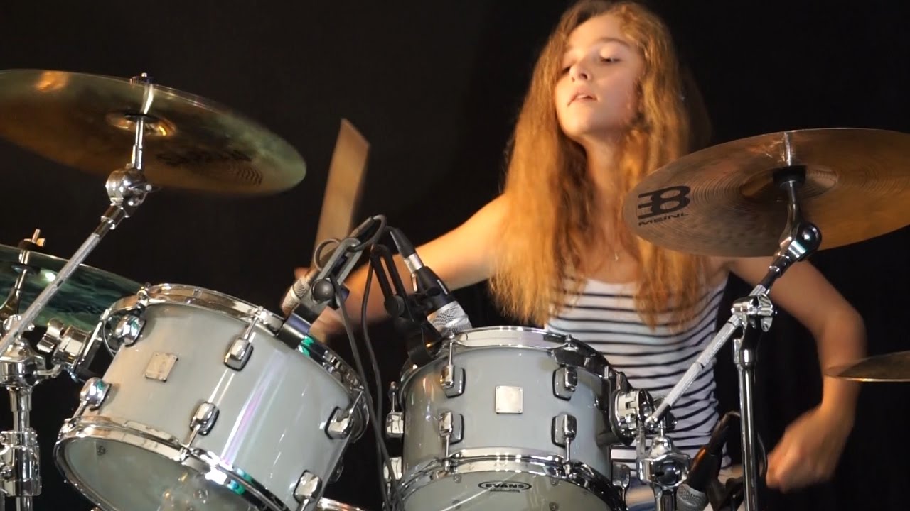 Sina Drummer Girl