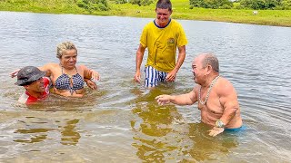 NAMORADA DE PILILIU TOMA BANHO DE AÇUDE COM O VAQUEIRO | PILILIU DA RESENHA