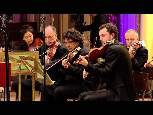 Bach - Concerto pour violon n°2 : 1er mvt : Sarah Nemtanu / Orch Chbre Paris / S.Goetzel