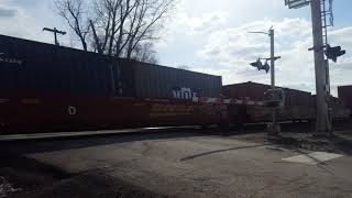 NS 9133 D9-44CW Leads fast intermodel train.