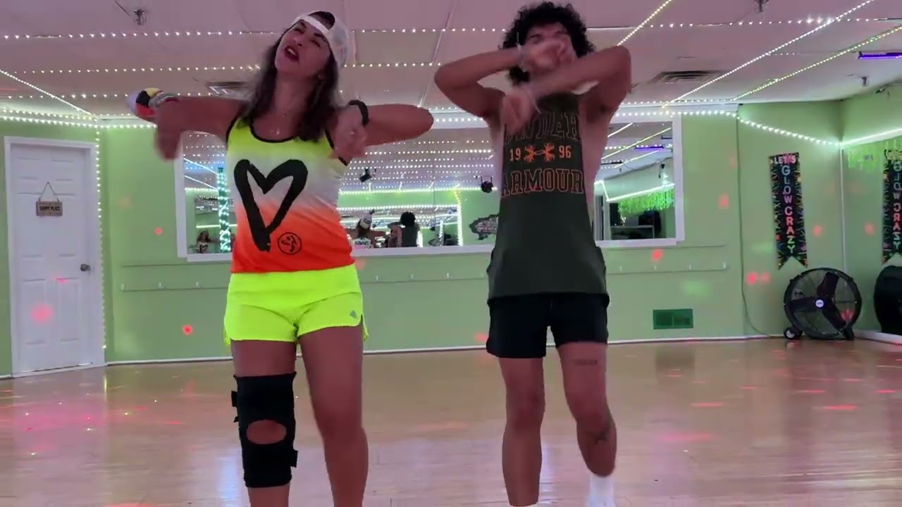 Sonríele by DY / Choreography by Maríanela and Marco / #zumba #dance