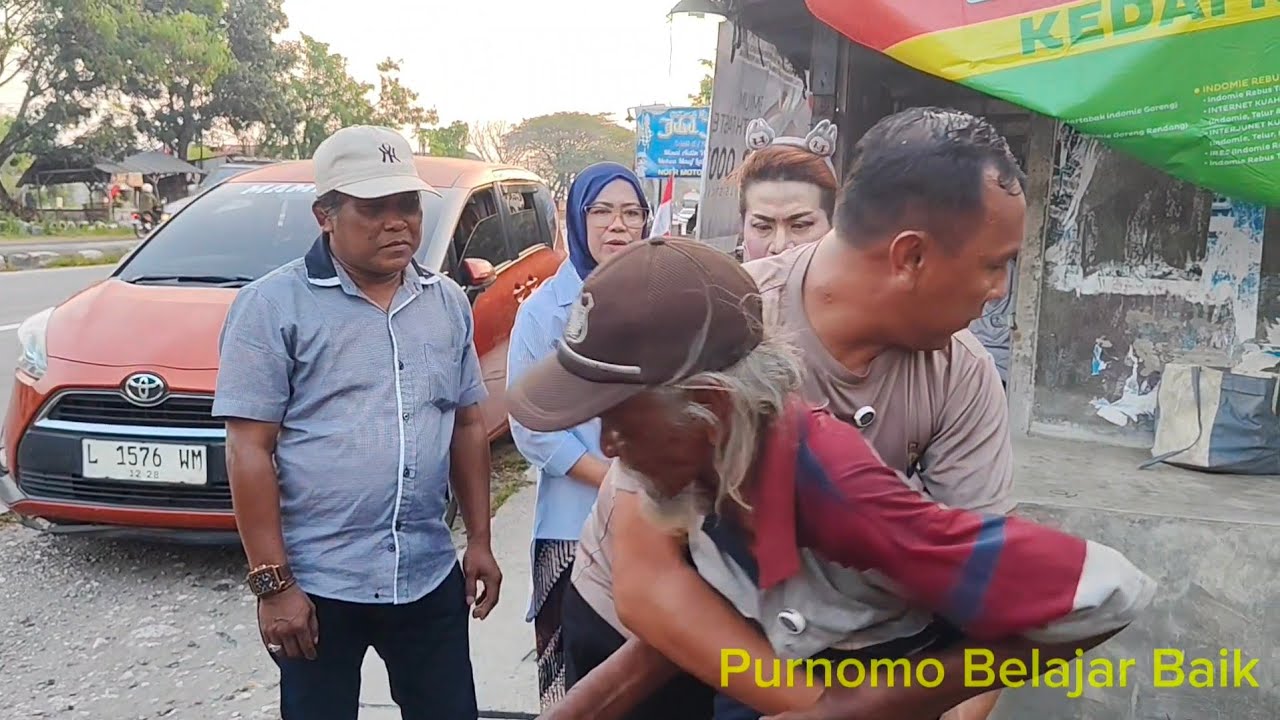 KAKEK TERLANTAR NEKAT MELAWAN SAMPAI GIGIT PAK PURNOMO.ALASAN KELILING JALAN KAKI DISURUH PRESIDEN