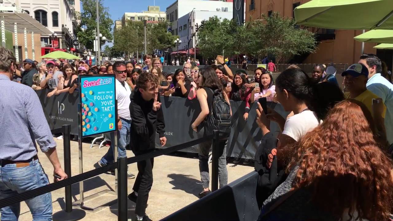 Comic Con 2016 - Troye Sivan fans going nuts at Horton Plaza