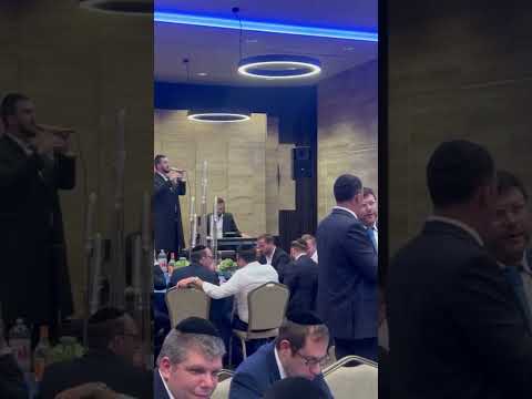 At a recent Sheva Brochos with #Hershmilech_Moshko #singing #meal #songs #relaxed #geshmak #jewish