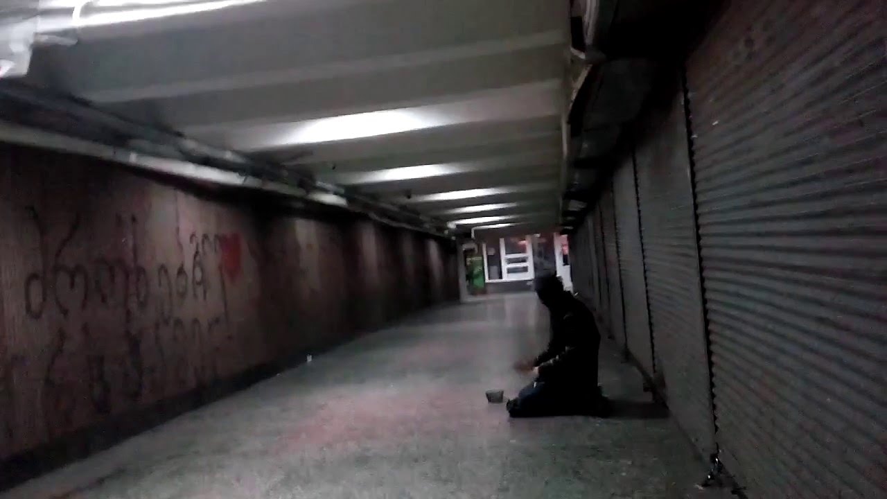 Перкуссионист в переходе - YouTube