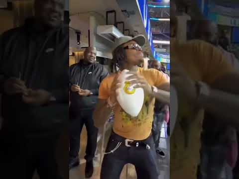 Gunna shows off