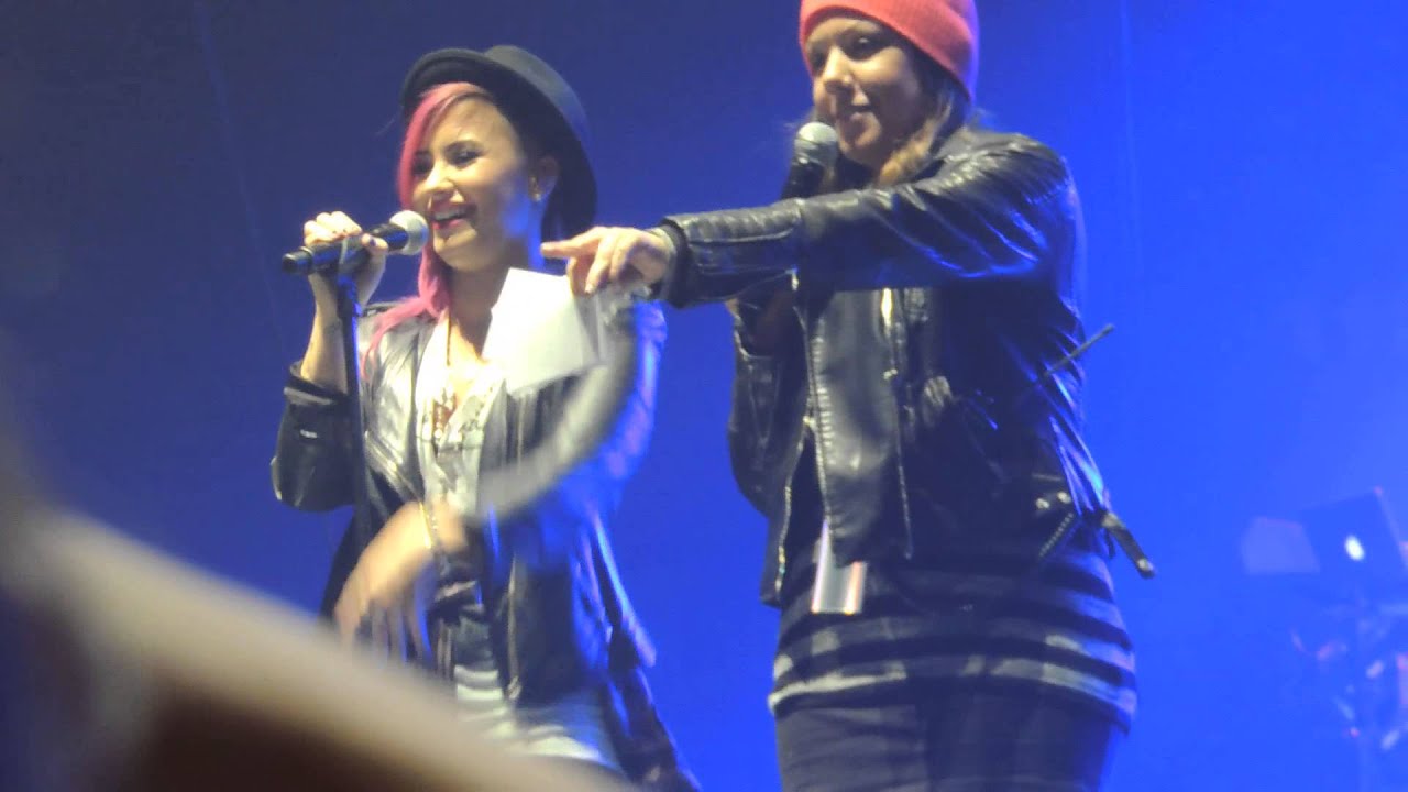 Demi Lovato Soundcheck Q&A 3/5/14 Neon Lights Tour